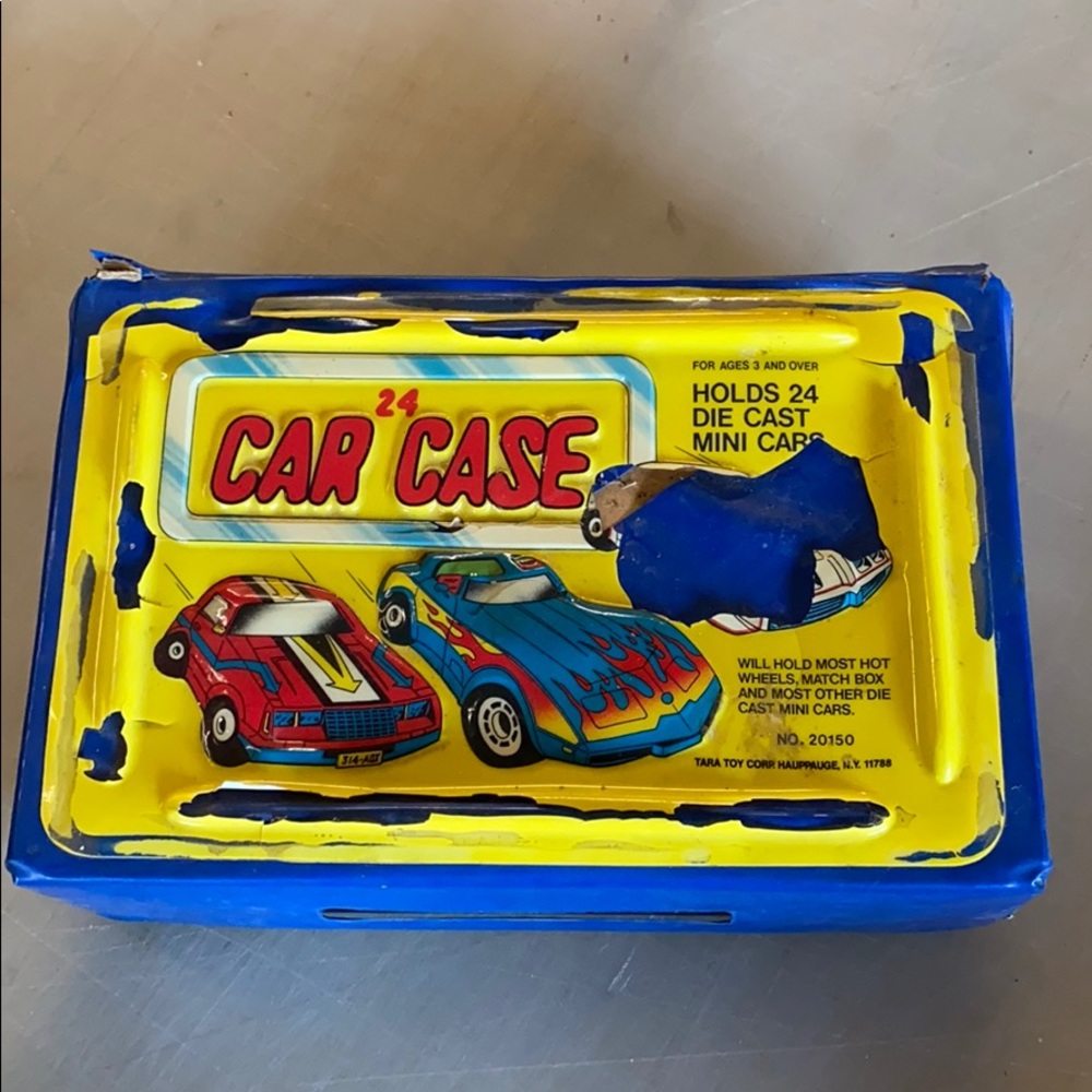 Vintage car case for 24 cars